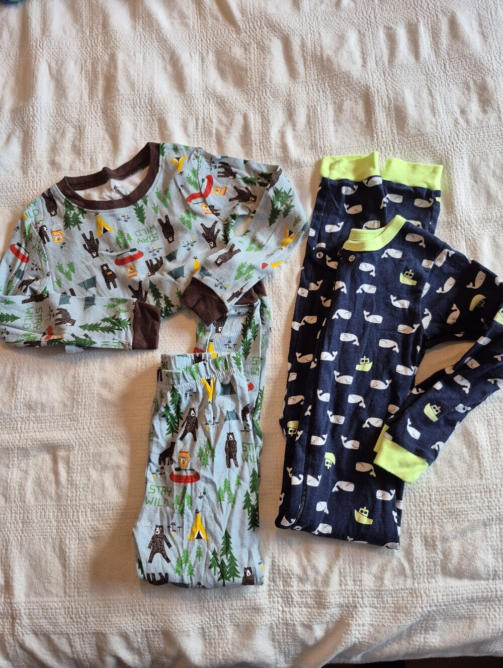 Carters boys pajama bundle 2 piece set size 5, 1 piece size 5T VGUC